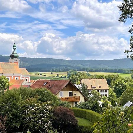 Ferienwohnungen Am Kirchberg Нойалбенройт Екстериор снимка